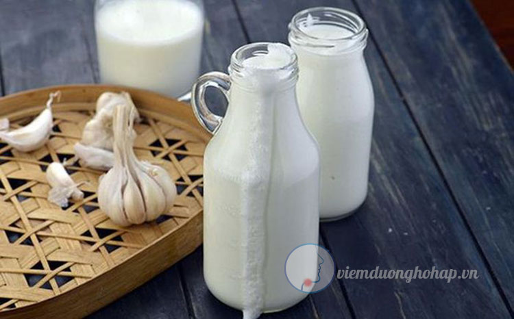 2 - Kết hợp tỏi cùng sữa để điều trị bệnh viêm họng mãn tính 1