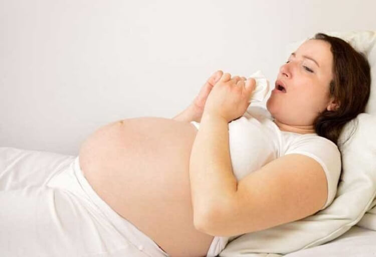 Phụ nữ mang thai ho nhiều có nguy hiểm không? 